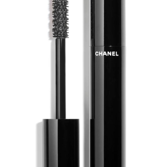CHANEL Other - Le Volume De Chanel